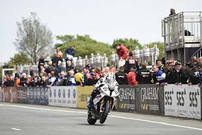 Michael Dunlop gewann 2014 für BMW auf der Insel Man