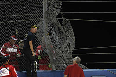 Die Schäden am Fangzaun zeugen von der Wucht des Abflugs