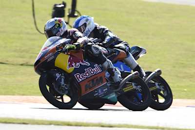 Argentinien-GP: Romano Fenati rempelt sich an Miller (aussen) vorbei