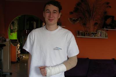 Verletzung in der Schule: Mira Popov verletzte sich unglücklich am linken Ellbogen