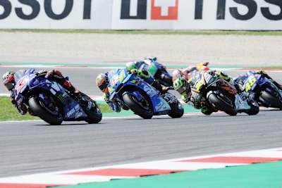Alex Rins (42) lieferte sich ein hartes Duell mit Maverick Viñales (25)