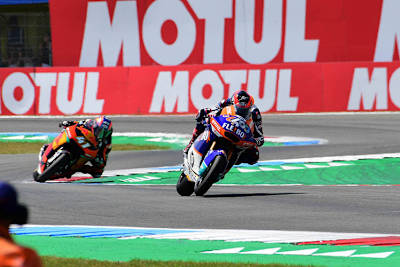 Zieldurchfahrt in Assen: Fernandez gewinnt vor Binder