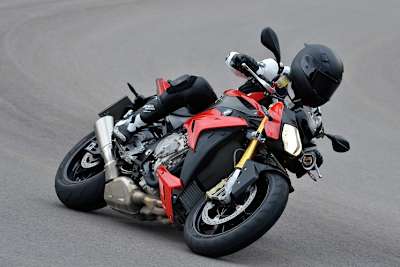 Gebrauchte bis zu 50.000 km und sechs Jahren können mit dem Qualitätssiegel BMW Motorrad Premium Selection aufgewertet sein