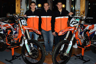 Teammanager Marchetti (mi) mit Monticelli (li) und Butron (re)