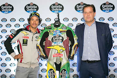 Franco Morbidelli präsentierte mit Estrella Galicia-CEO Ignacio Rivera sein neues Leder für Brünn