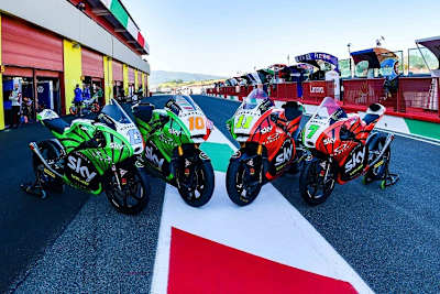 Die frisch lackierten Sky-VR46-Maschinen