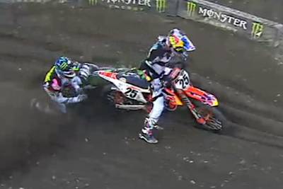 Die rennentscheidende Szene in Foxborough: Musquin fährt Tomac ins Bike, Tomac geht zu Boden