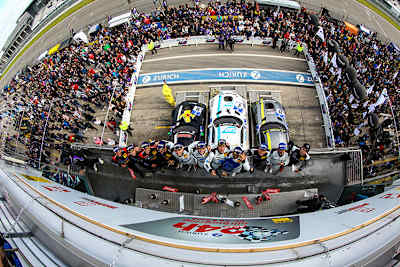 Das Podium beim 24-Stunden-Rennen auf dem Nürburgring