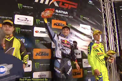 Max Nagl (Husqvarna) erhält in Katar das «redplate» des Meisterschaftsführenden