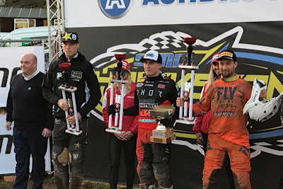 In Hawkstone Park: Nagl auf dem Podium mit Monticelli (Mitte) und Jasikonis (links)