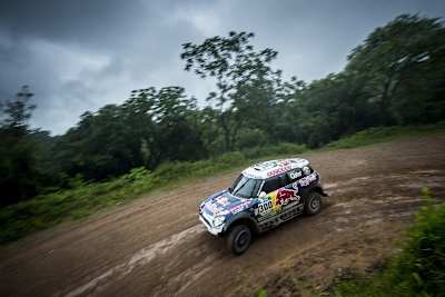 Nasser Al-Attiyah kämpft sich nach vorne