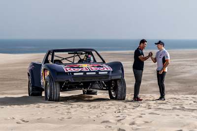 Nasser Al Attiyah und Jorge Lorenzo trafen sich bei Doha in der Wüste