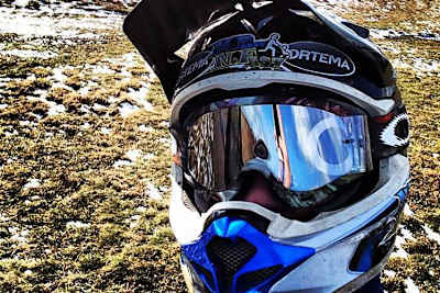 Stefan Nebel tobt sich beim Moto Cross aus