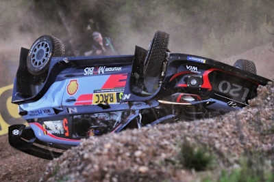 Tabellenführer Thierry Neuville landete auf dem Dach