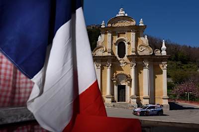 Thierry Neuville bei seinem Sieg auf Korsika