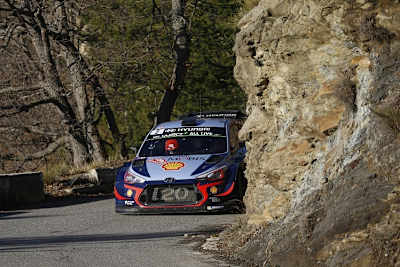 Thierry Neuville als Hyundai-Retter auf Rang fünf