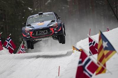 Thierry Neuville im Sprung an die Spitze