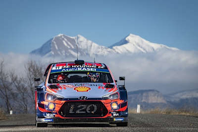 Thierry Neuville übernahm die Führung