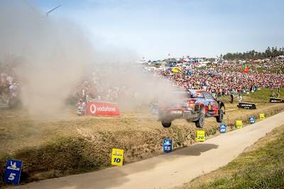 Thierry Neuville springt in Portugal auf Platz zwei