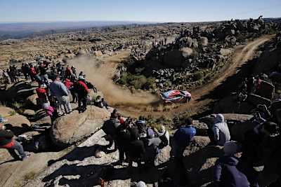 Thierry Neuville auf dem Weg zum Sieg