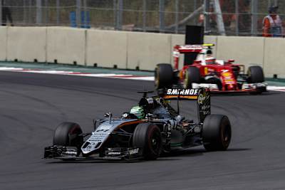 Kein Vorbeikommen: Auf der Strecke hatte Nico Hülkenberg die roten Renner aus Maranello im Griff