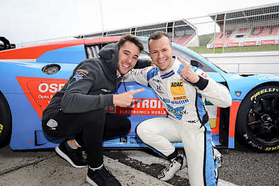 Sieg beim ADAC GT Masters in Most für Kelvin van der Linde (li.) und Patric Niederhauser