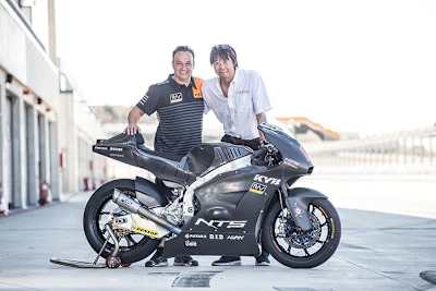 Jarno Janssen und NTS-Techniker Namatame in Aragón