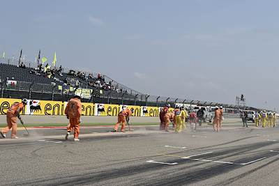 Ein Motorschaden verursacht den Streckenposten viel Arbeit