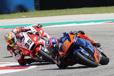 Philipp Öttl (65) beim Fight gegen Chantra (35)