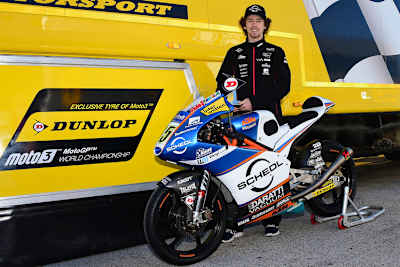 Philipp Öttl mit der KTM des Schedl-Teams und seinem «Dunlop Forever Forward Award» 