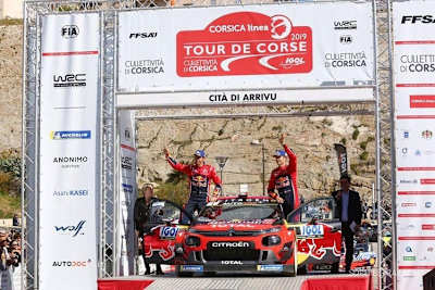 Julien Ingrassia und Sébastien Ogier auf der Zielrampe