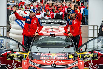 Julien Ingrassia (li) und Sébastien Ogier auf dem Wales-Podium