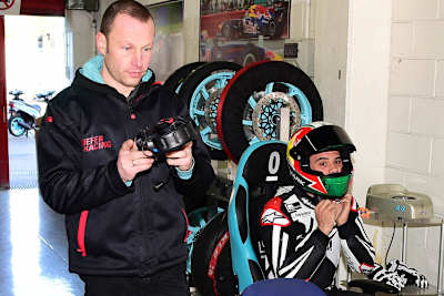 Miguel Oliveira beim Barcelona-Test mit Techniker Luyten