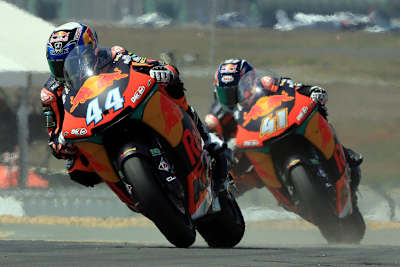 Die KTM-Piloten Brad Binder (links) und Miguel Oliveira