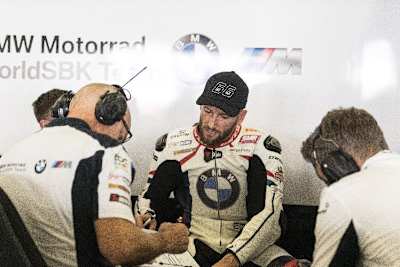 Tom Sykes stürzte im ersten Superbike-Lauf