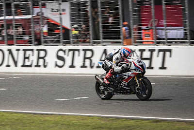 Der BMW S1000RR mangelt es auch an Top-Speed
