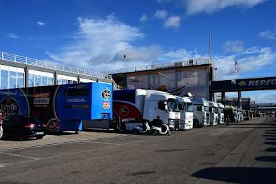 Die Gebäude im Paddock von Valencia bekamen in den Wintermonaten einen neuen Anstrich