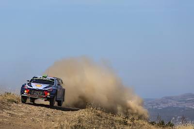 Hayden Paddon führt auf Sardinien