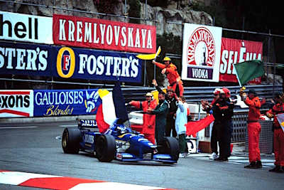 Olivier Panis nach seinem Sieg 1996