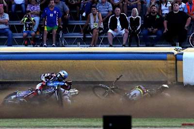 Gleich im ersten Lauf krachte es zwischen Pavlic, Smolinski und Thomsen