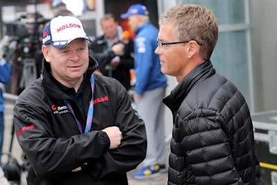 Tommy Knudsen (re.) mit Nicki Pedersens Manager