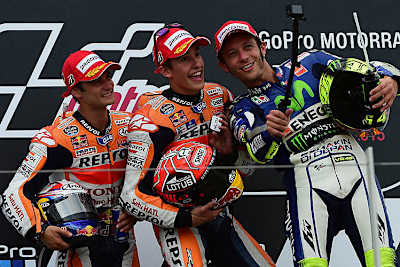2015 standen Dani Pedrosa, Marc Márquez und Valentino Rossi auf dem Sachsenring auf dem Podest