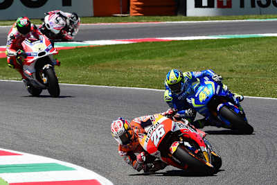 Dani Pedrosa vor Aleix Espargaró und Andrea Iannone