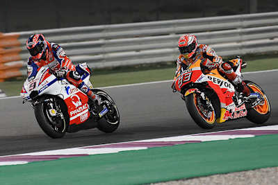 Danilo Petrucci vor Marc Márquez