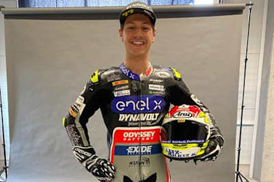 Das Rennoutfit von Domi Aegerter steht