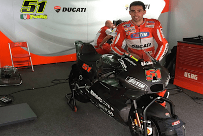 Michele Pirro mit der Ducati Desmo16 in Sepang