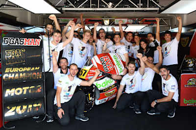 Edgar Pons jubelte mit dem Baiko Racing Team über den Moto2-EM-Titel 2019