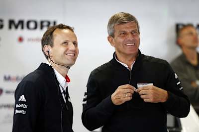 Zwei Motorsportler durch und durch: Technikdirektor Alexander Hitzinger (li.) zusammen mit Leiter LMP1 Fritz Enzinger