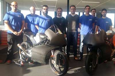 Das Prüstel-Team mit KTM-Bikes in Munderfing