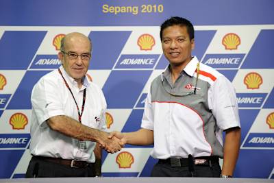 Dorna-Chef Ezpeleta mit Razlan Razali